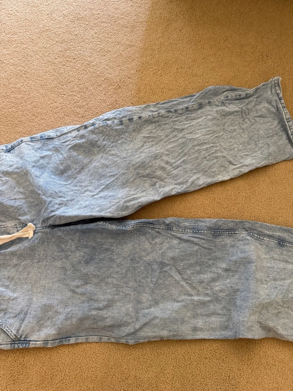 GAP Light Wash Relaxed Drawstring Jeans - Picture 4 of 4